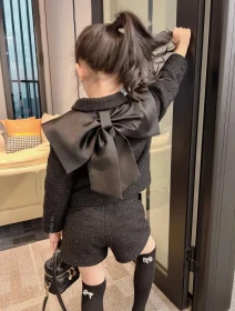 طقم شورت أسود مونس مع ببيونة كبيرة